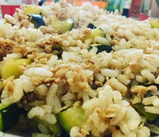 Brown rice with tuna and zucchini